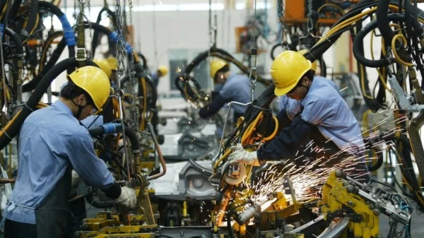 报告：由于军中持续反腐，中国军工企业去年收入下跌10%