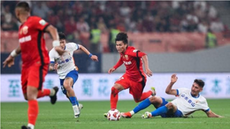 上海海港队明年1月上旬开启海外集训，引援工作正稳步推进中