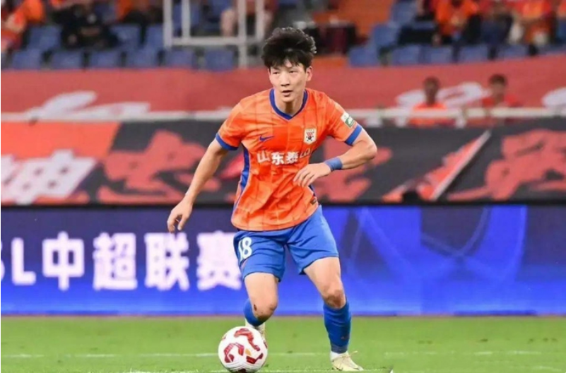 闷声发大财！卢永涛自由身加盟上海海港，山东泰山将获得青训补偿