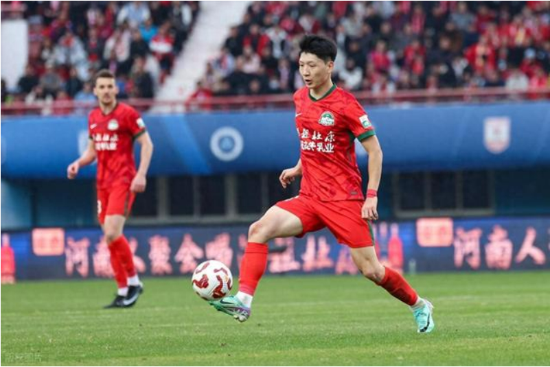 球迷一头雾水！上港这是什么操作？疑签约卢永涛顶替徐新引发热议