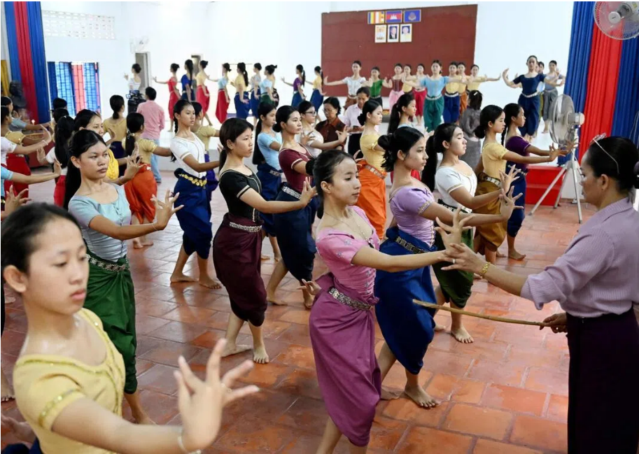 处于多变环境及经济等挑战 柬高棉古典舞面临失传