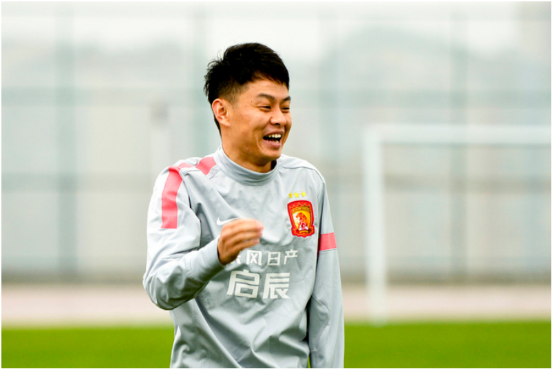 新帅的气魄！邵佳一上任先挖宝：9大广州队旧将领衔国足，球迷直呼“DNA动了”