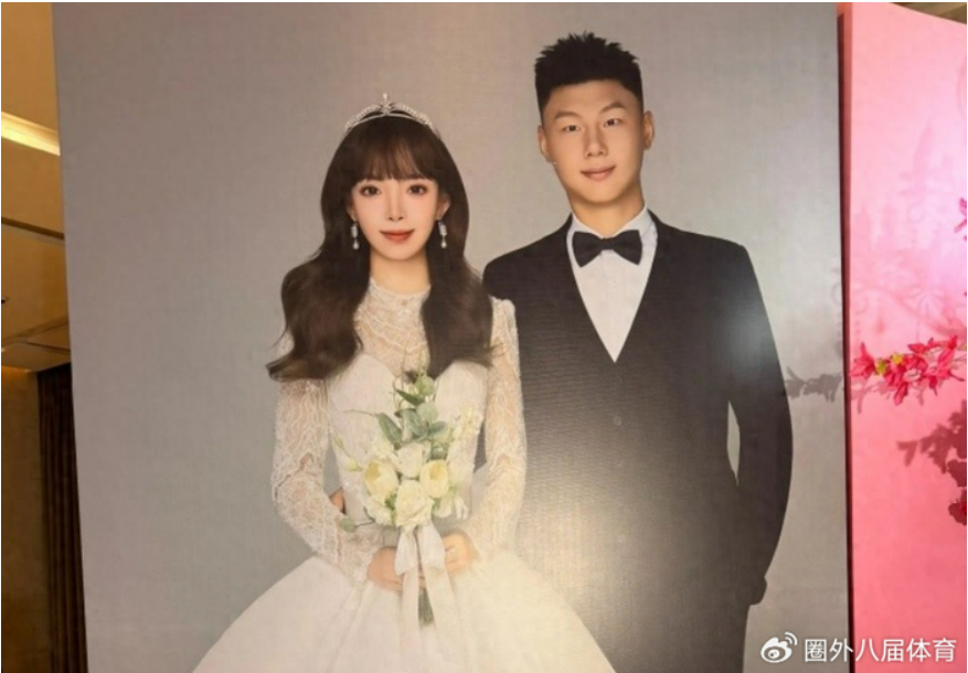 国足方昊大婚！婚礼上一展歌喉，离任总经理李明受邀上台发表贺词