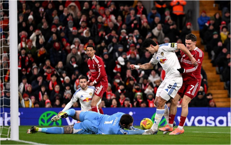 射术难评，维尔茨凌空射门偏得离谱，埃基蒂克空门直接解围