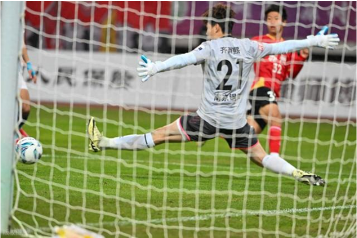 意外吗？苏超门将加盟津门虎，与闫炳良争夺主力，曾夺得中超冠军