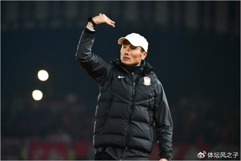 邵佳一遭球迷吐槽，说好的换血呢？狂招11位30+老将，球迷称懵了