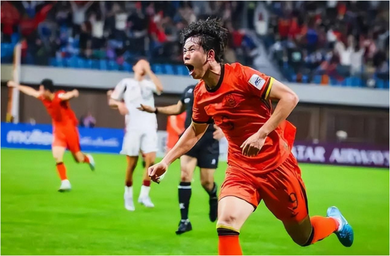 申花国脚级锋霸在社媒发文告别球队！已提前敲定新东家，引发热议