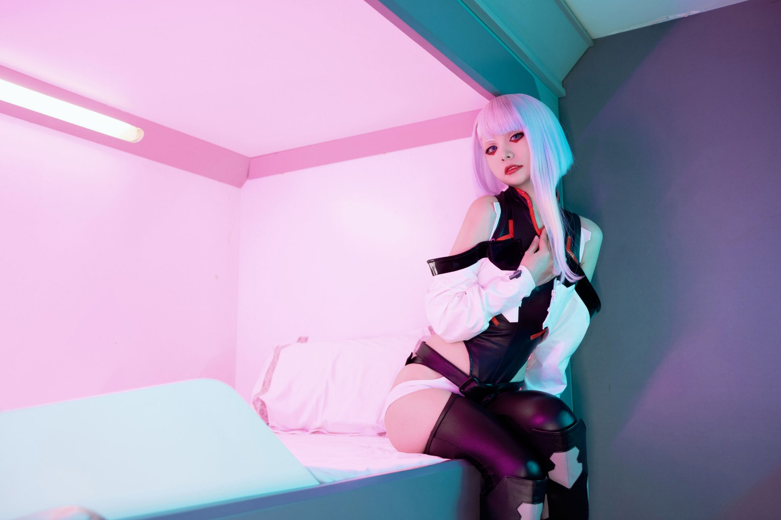 喵小吉《賽博朋克·邊緣行者 Lcuy》