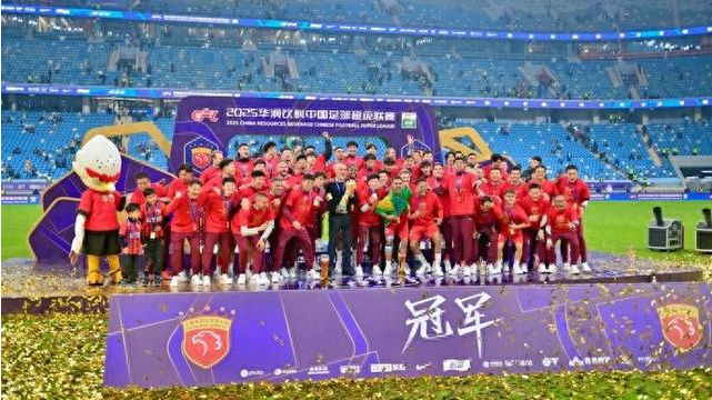 球员自宣、球迷机场宣取代“官宣”？每年海港冬训出征，为何总当保密局局长