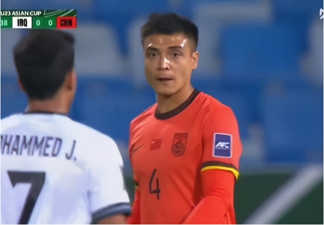 这都能踢飞？中国男足辣眼射门，浪费必进球机会，太可惜了