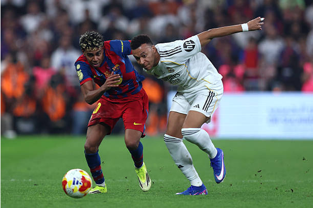 继续拉大优势！亚马尔与姆巴佩交手战绩：亚马尔8胜2负