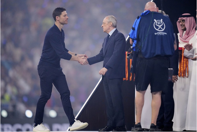 阿隆索怒吼：在皇马我算什么？俱乐部永远和球员抱团，我就是个外人！