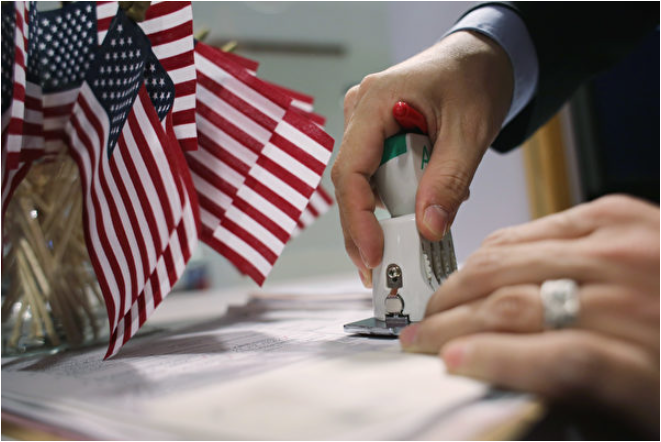 美移民局缩短宗教工作者R-1签证等待时间