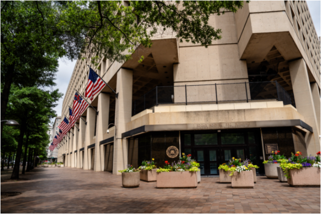 《华邮》记者涉嫌泄密 住所遭联邦调查局搜查