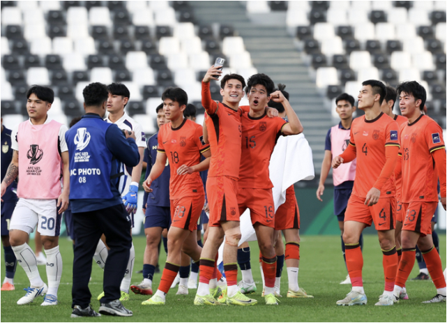 5-3 3-2！亚洲足球变天：西亚豪强全出局 东亚或包揽4强 国足要加油