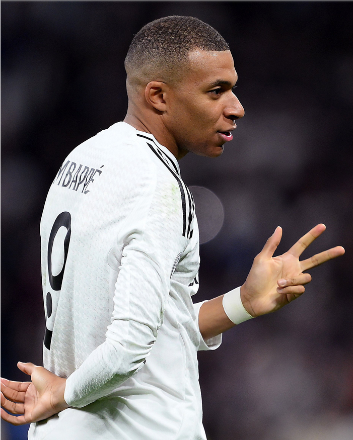 【重磅伤停】比利亚雷亚尔vs皇马：黄潜后防崩塌！姆巴佩率银河战舰冲击残阵