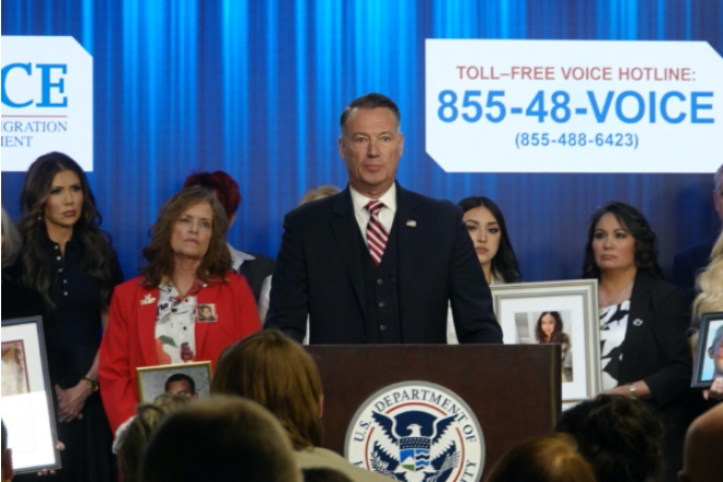 法官罕见下令ICE局长出庭 回应拘留权争议