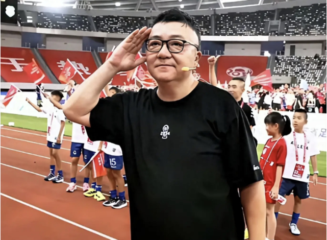 董路：杨毅说40分钟收6块8 我苦哈哈聊4小时才收8块8 回头我也涨价