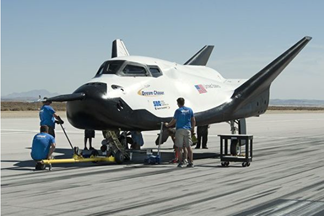 NASA研究型飞机出故障 肚皮着陆擦出火线