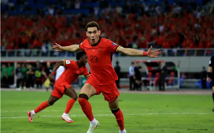 泪目，拜合拉木能入选中国队原因曝光，国足选人标准应大变革