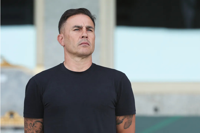 邵佳一与卡纳瓦罗过招，国足一胜两平结束本期集训