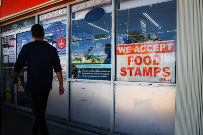 美国DHS拟设新规 限制移民对福利的依赖