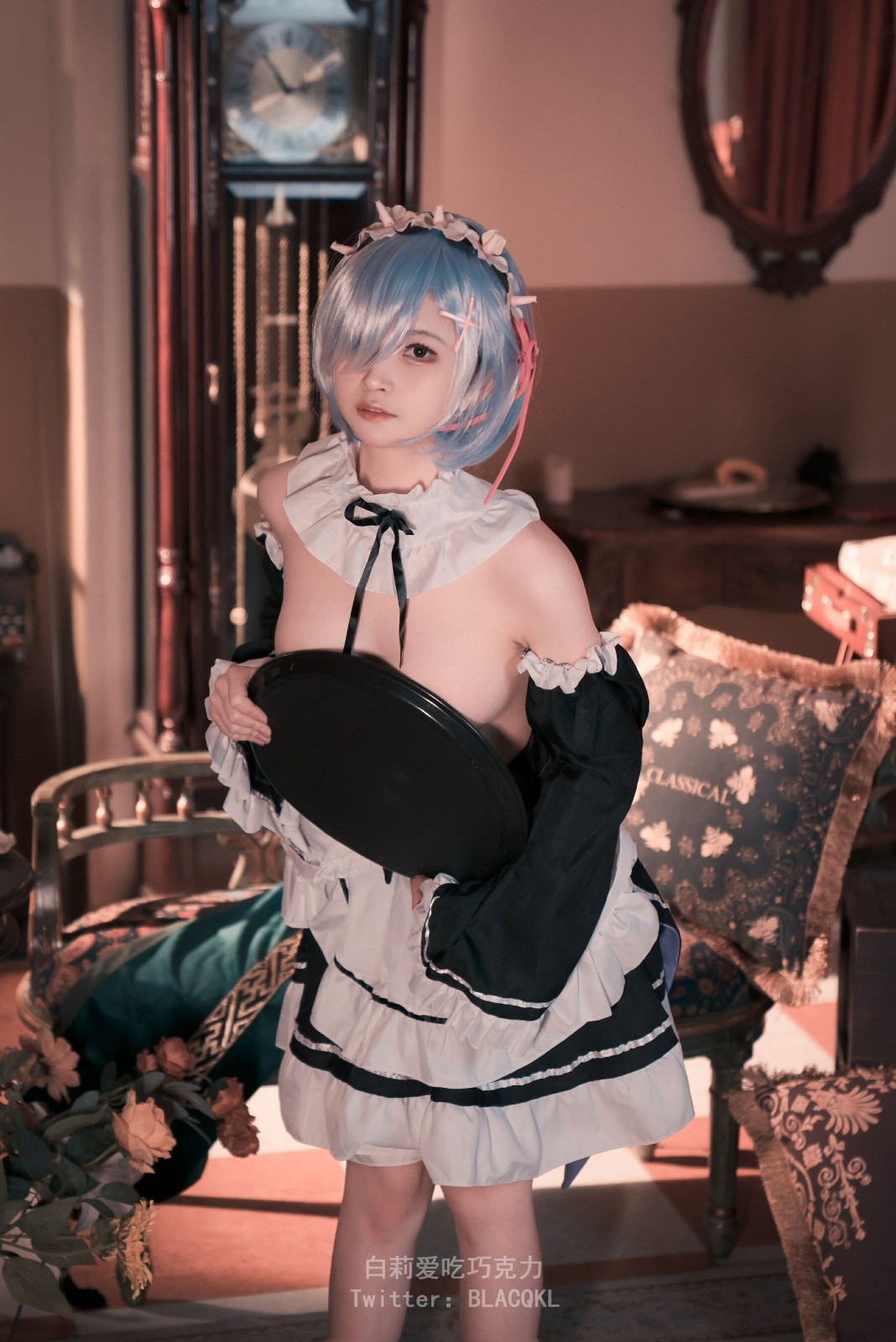 白莉愛吃巧克力《蕾姆女僕裝》