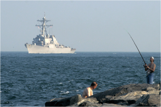 伊朗军舰企图劫持美油轮 遭美驱逐舰驱离