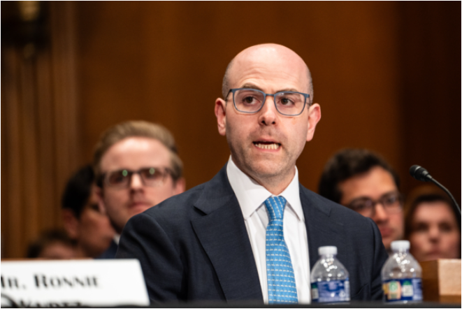 米兰辞白宫经济顾问职务 续任美联储理事