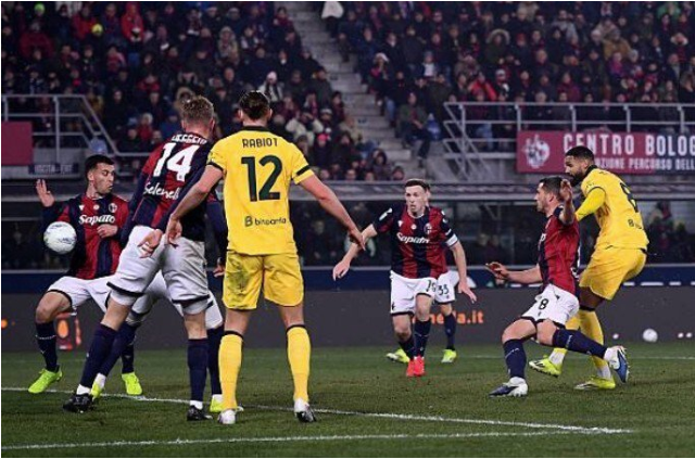 博洛尼亚0-2米兰半场数据：绝佳机会0-6，射门总数9-5