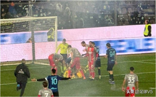 爆竹炸伤门将后反噬！国米极端球迷自爆三根手指