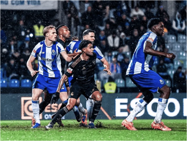 63岁穆帅狂喜？葡超巨无霸轰然倒下吞20轮首败 本菲卡成唯一不败队