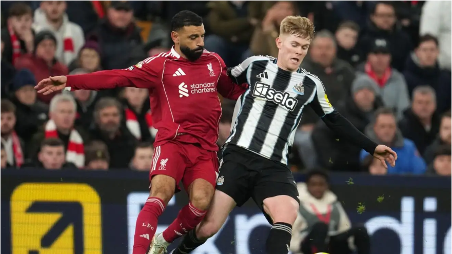 萨拉赫对阵纽卡斯尔老将的一次动作引发警钟