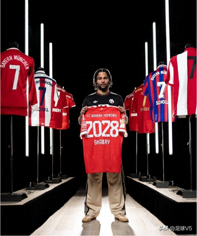 降薪300万欧！拜仁官宣续约格纳布里至2028年